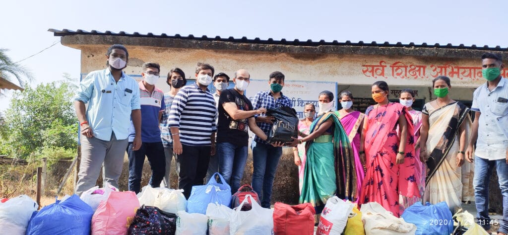 Leo-Club-of-tarapur-Cloth-Donation